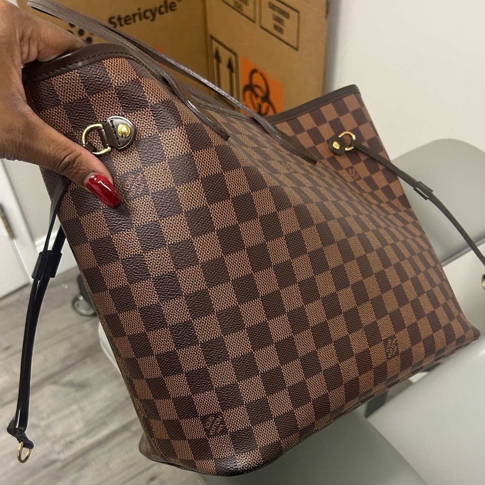 Louis Vuitton Brown Checkered Tote with Red Interior - Picture 5 of 10